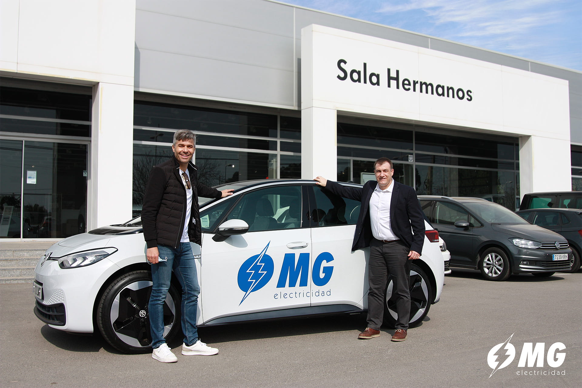 Delivery of the new electric vehicle for MG Electricidad's fleet..