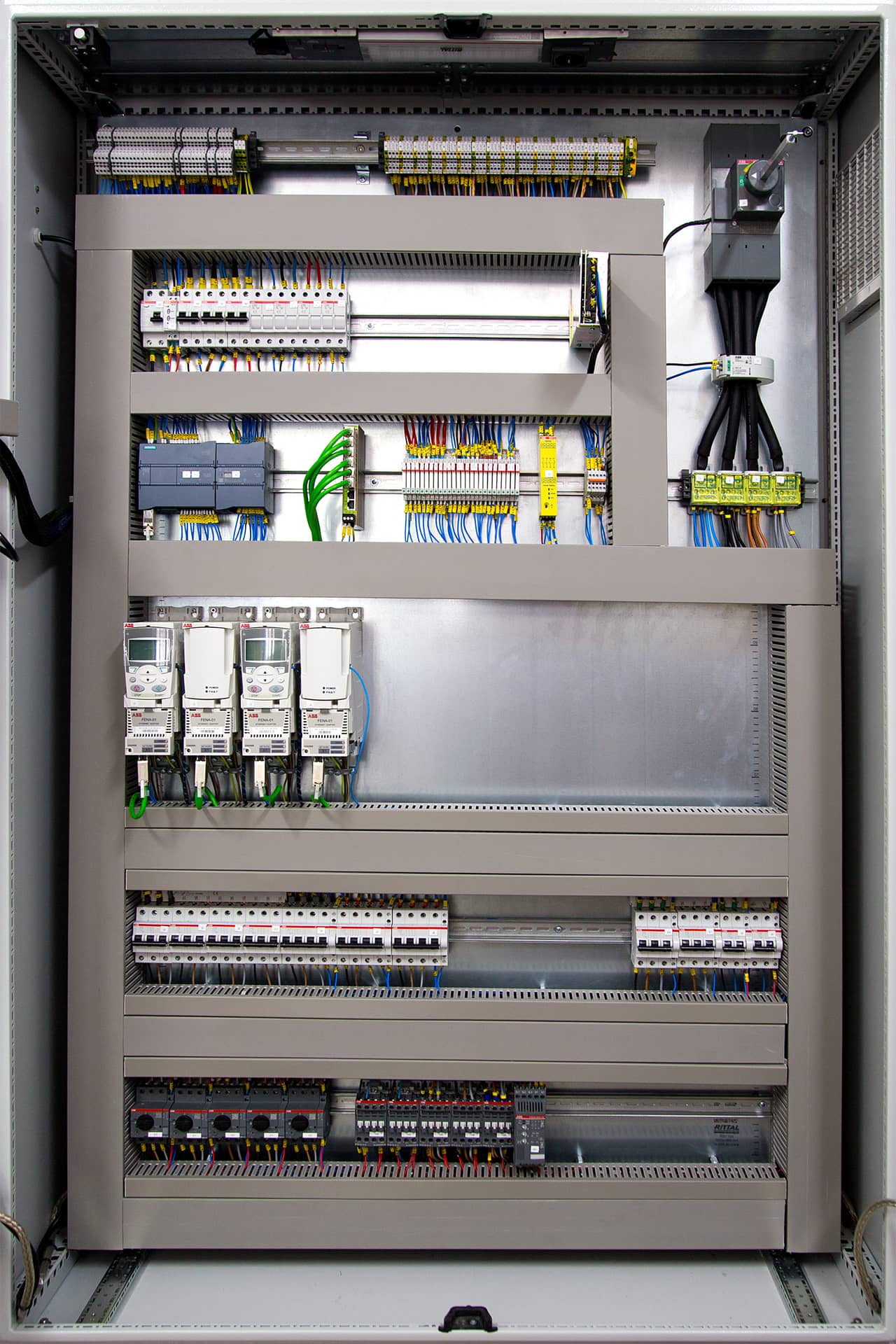 Industriell elektrisk panel Kabeldragning