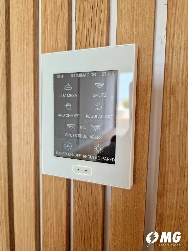 Domotic KNX Altea Alicante - Ekran dokunmatik KNX Kontrol ışıkları