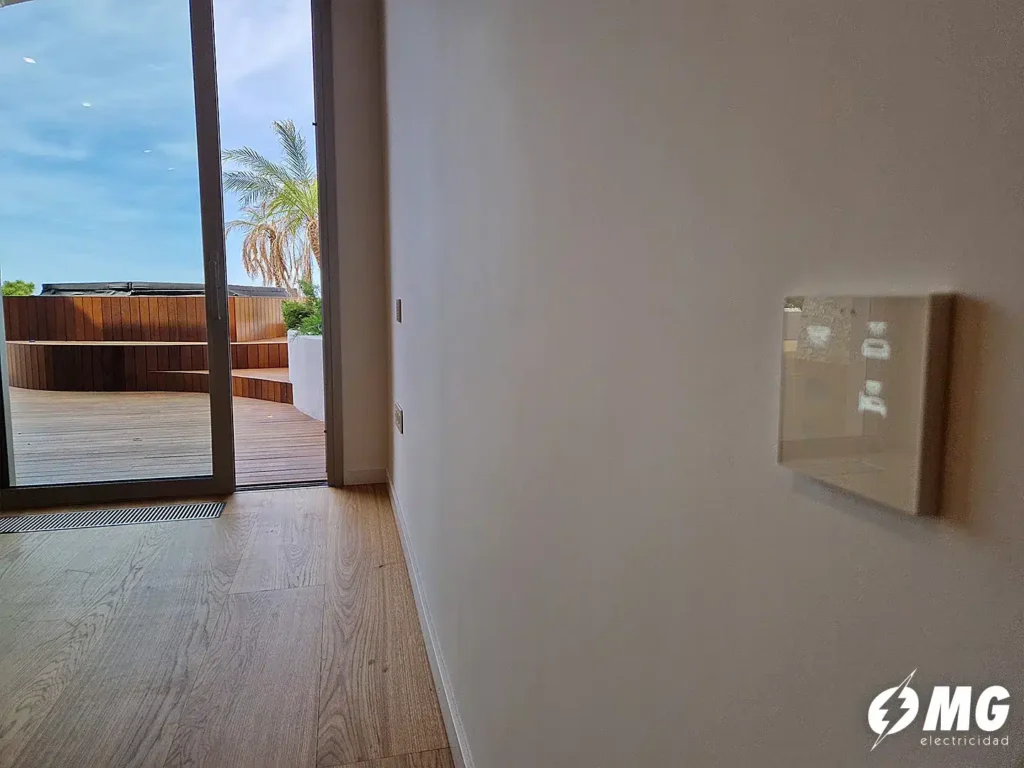 Domotica KNX Altea Alicante - Koridor çıkış terası