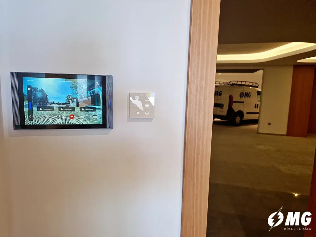 Akıllı ev KNX Alicante - Ekran görüntülü telefon erişimi